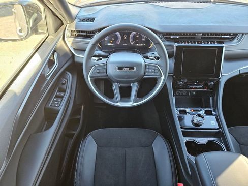 New 2025 Jeep Grand Cherokee L Altitude image 12