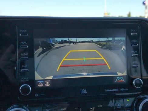 Used 2021 Toyota Highlander Limited image 18