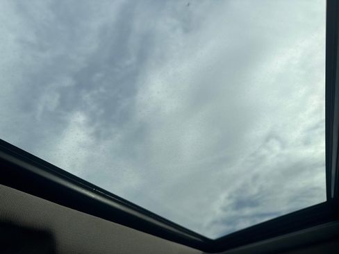 Used 2019 GMC Yukon SLT w/ Graphite Performance Edition image 27