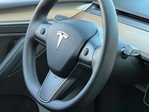 Used 2023 Tesla Model Y Long Range AWD/4WD image 30