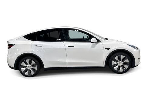 Certified 2021 Tesla Model Y Long Range AWD/4WD image 7