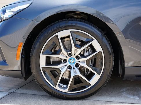 Used 2024 BMW i5 eDrive40i image 27