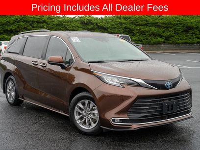 Used 2022 Toyota Sienna XLE