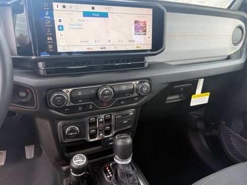 New 2026 Jeep Gladiator Sport image 17