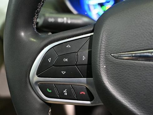 Used 2023 Chrysler Pacifica Limited FWD image 39