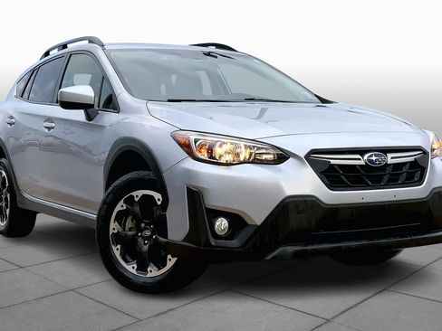 Used 2023 Subaru Crosstrek 2.0i Premium image 3