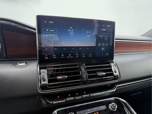 Used 2024 Lincoln Navigator Reserve AWD/4WD image 15