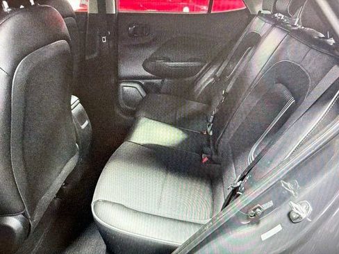 Used 2023 Hyundai Venue Limited w/ Cargo Package FWD image 8