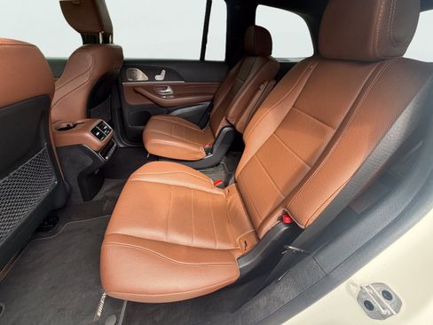 Used 2024 Mercedes-Benz GLS 450 4MATIC image 8