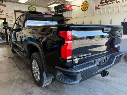 Used 2024 Chevrolet Silverado 2500 High Country image 8