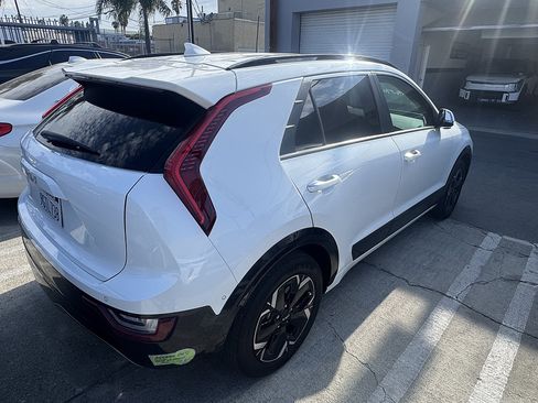 Used 2023 Kia Niro Wave FWD image 4
