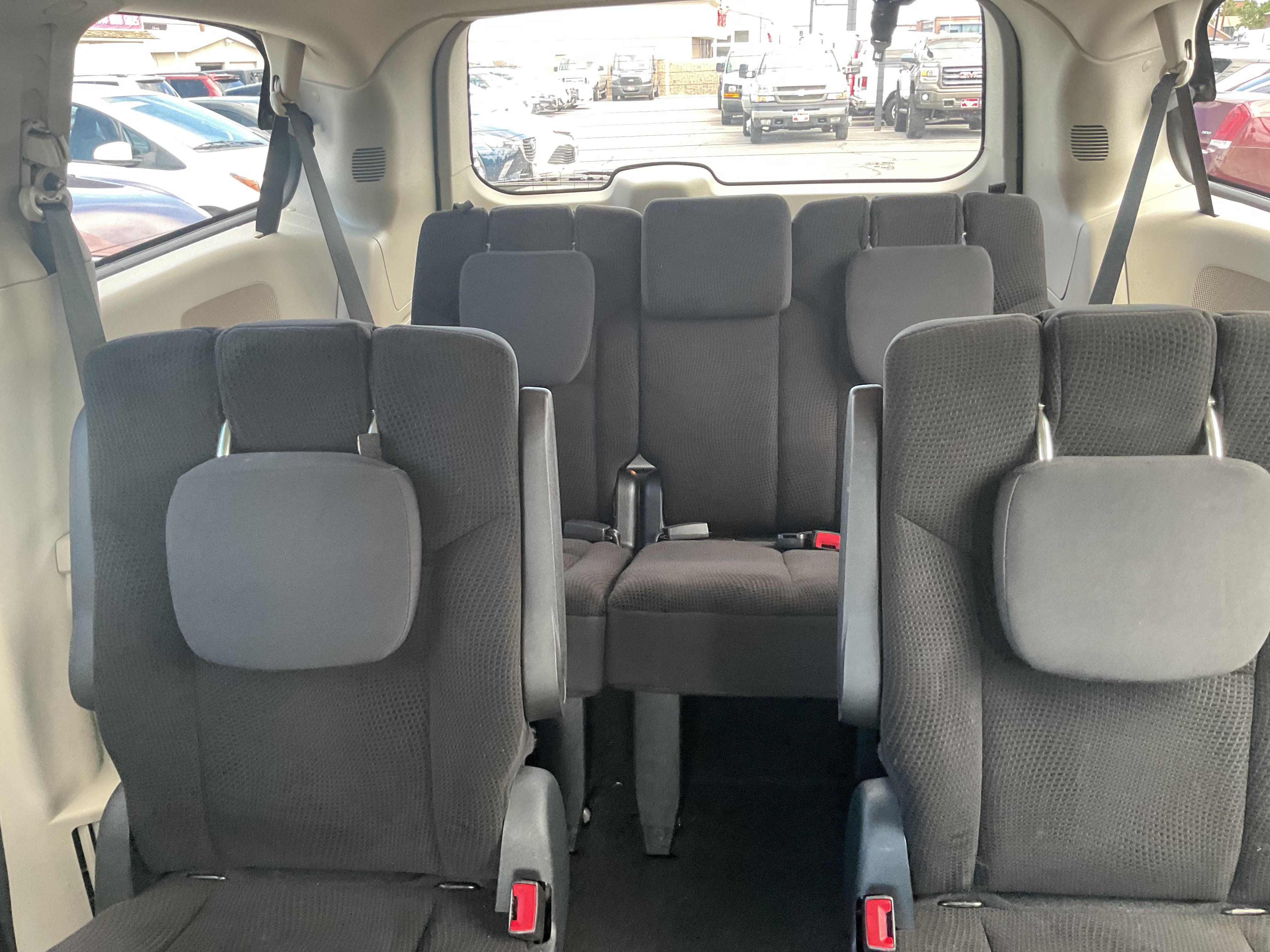 Used 2017 Dodge Grand Caravan SE w/ UConnect Hands-Free Group FWD image 14