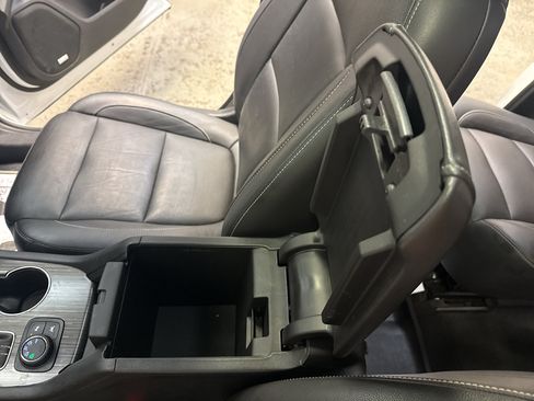 Used 2019 GMC Acadia SLT w/ LPO, Floor Liner Package AWD/4WD image 22