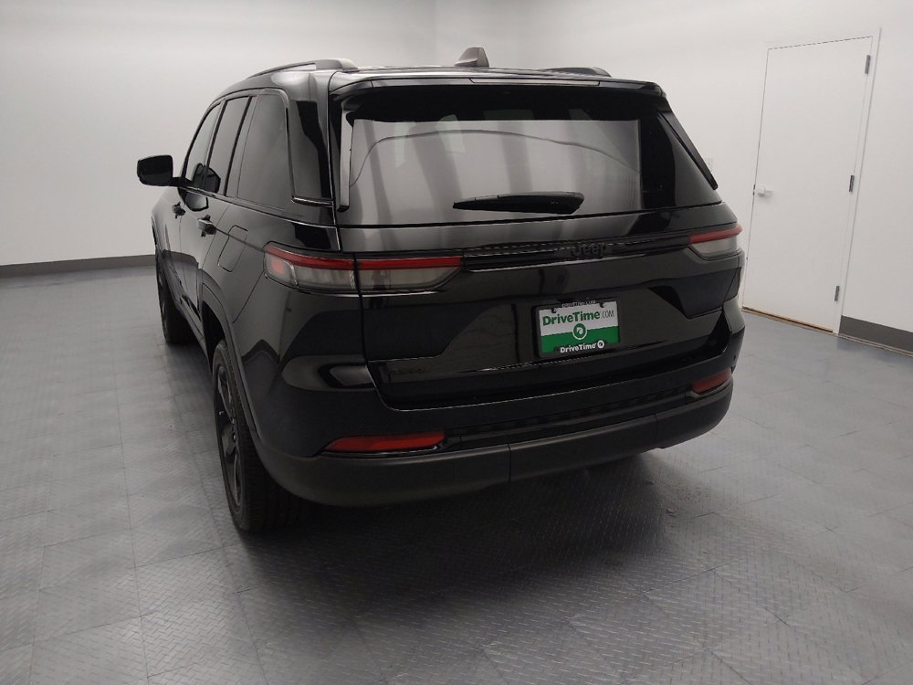 Used 2023 Jeep Grand Cherokee Altitude AWD/4WD image 6