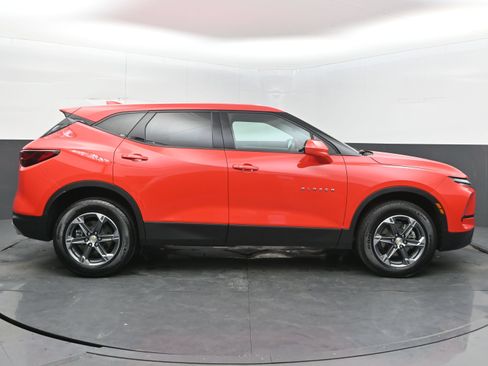 Used 2025 Chevrolet Blazer LT AWD/4WD image 10