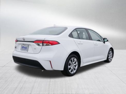 Used 2023 Toyota Corolla LE image 3