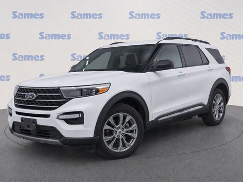Used 2022 Ford Explorer XLT w/ Equipment Group 202A RWD image 2
