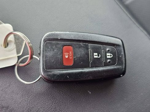 Used 2021 Toyota RAV4 XLE FWD image 31
