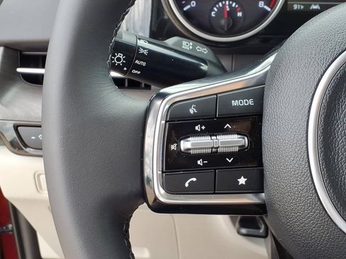 Used 2024 Kia Carnival EX FWD image 17