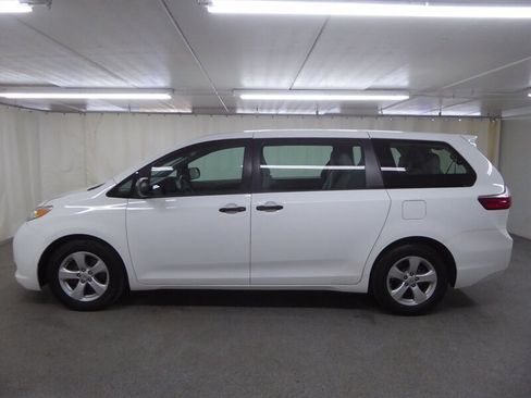 Used 2016 Toyota Sienna L image 4