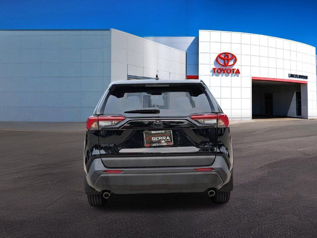 Used 2022 Toyota RAV4 LE AWD/4WD image 13