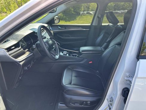 Used 2023 Jeep Grand Cherokee L Limited w/ Black Appearance Package image 24