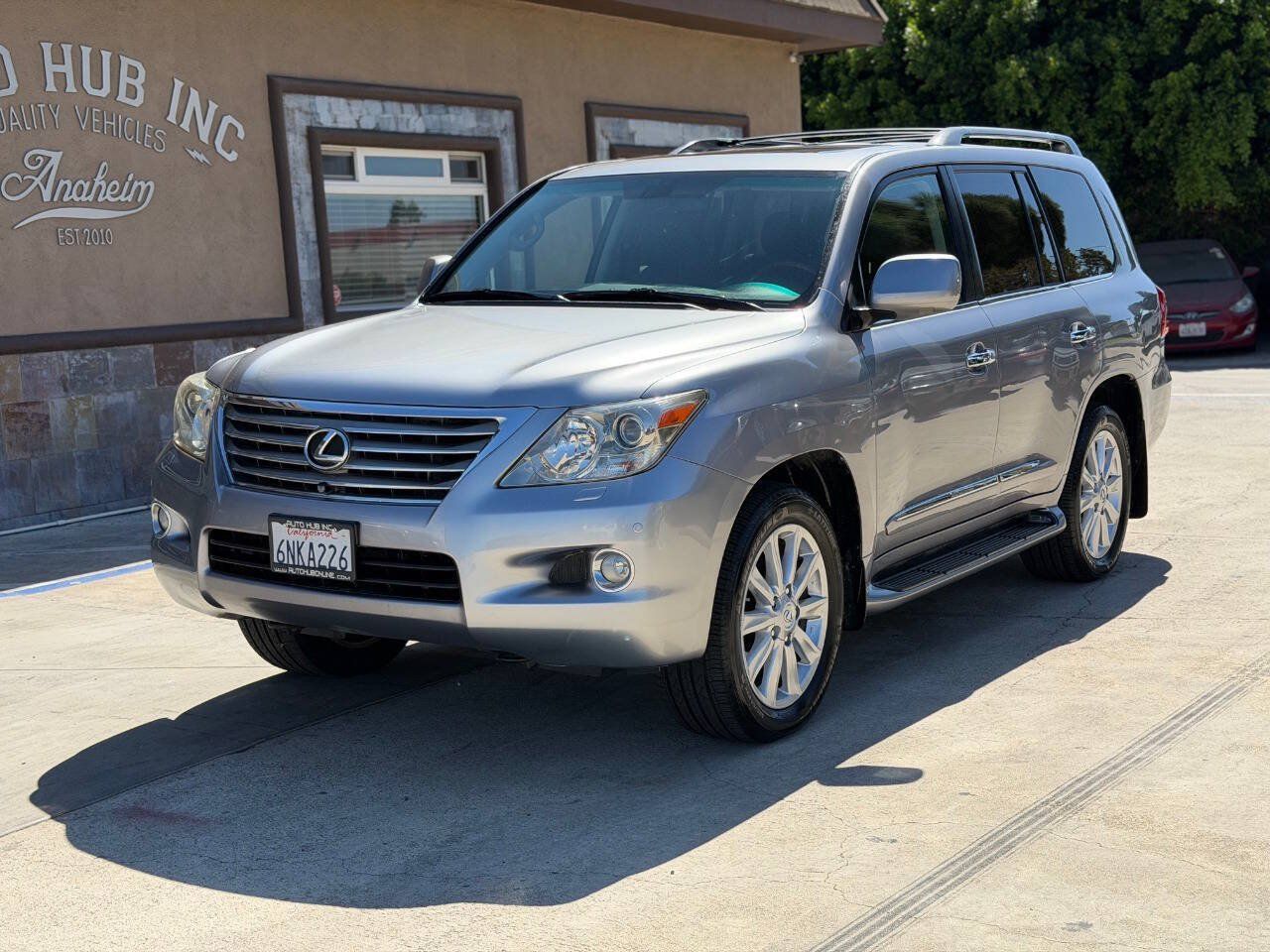 Used 2010 Lexus LX 570 4WD w/ Preferred Accessory Package image 2