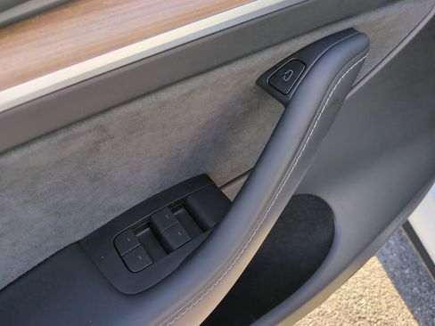 Used 2023 Tesla Model Y Long Range image 22