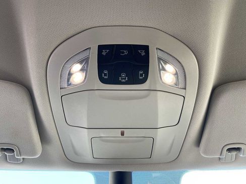 Used 2023 Chrysler Pacifica Touring-L image 25