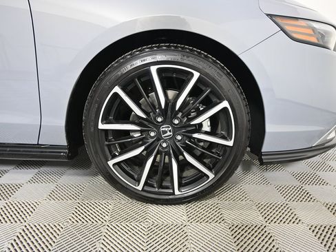 Used 2025 Honda Accord Touring image 11