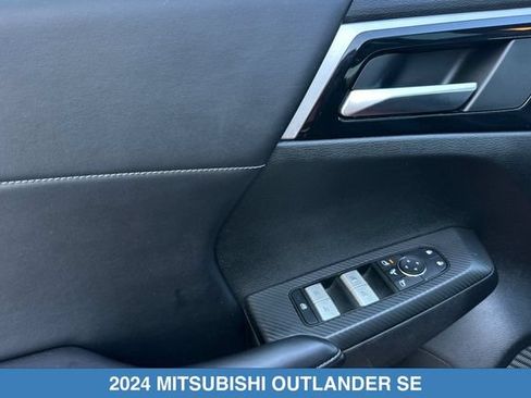 Used 2024 Mitsubishi Outlander SE AWD/4WD image 12