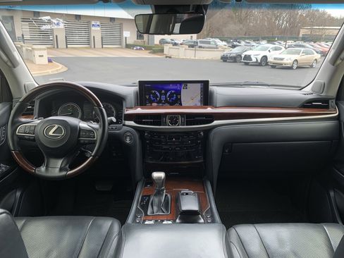 Used 2020 Lexus LX 570 4WD w/ Luxury Package image 30