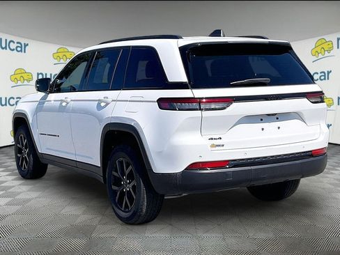 Used 2025 Jeep Grand Cherokee Altitude AWD/4WD image 4