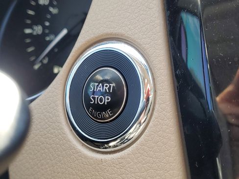 Used 2018 Nissan Rogue SL w/ Premium Package image 35