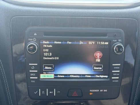 Used 2017 Chevrolet Traverse LT w/ Style and Technology Package image 18