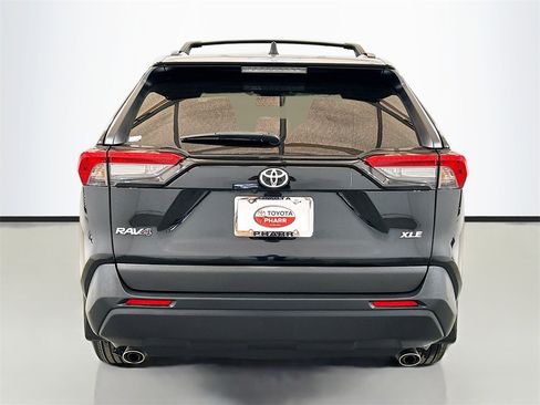 Used 2023 Toyota RAV4 XLE Premium image 5
