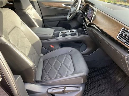 Used 2024 Volkswagen Atlas SE image 17