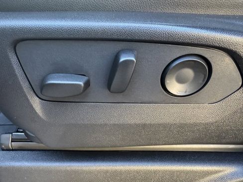 Used 2025 Chevrolet Suburban High Country image 19