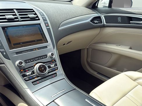 Used 2019 Lincoln MKZ Premiere FWD image 17