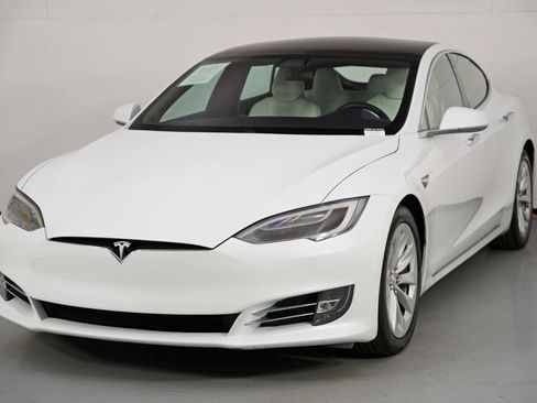 Used 2017 Tesla Model S 90D image 44
