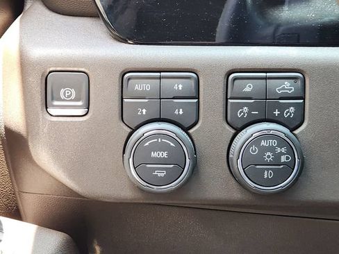 Used 2025 Chevrolet Silverado 1500 LTZ AWD/4WD image 22