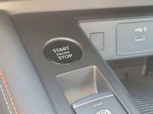 Used 2025 Nissan Kicks SR FWD image 33