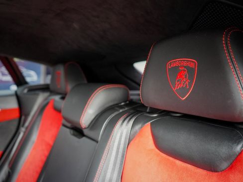 Used 2019 Lamborghini Urus Base image 16