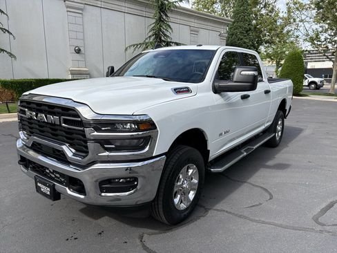 Used 2026 RAM 2500 Big Horn AWD/4WD image 3