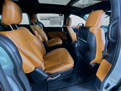 New 2026 Chrysler Pacifica Pinnacle image 32