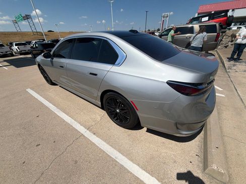 Used 2024 BMW i7 eDrive50 RWD image 3
