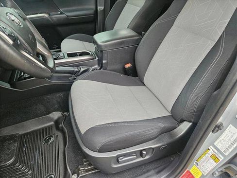 Used 2021 Toyota Tacoma TRD Off-Road image 15