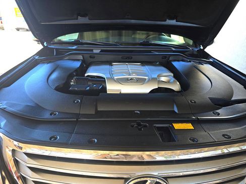 Used 2010 Lexus LX 570 4WD image 11