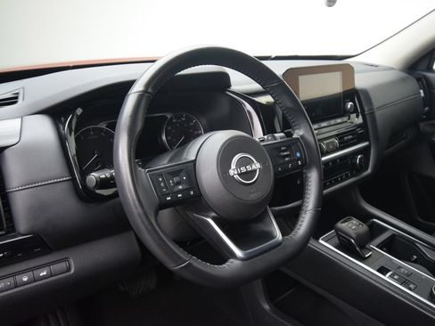 Used 2025 Nissan Pathfinder SV AWD/4WD image 16