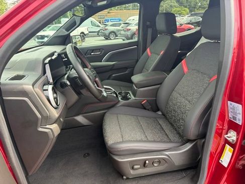 Used 2024 Chevrolet Colorado Z71 w/ Z71 Convenience Package 2 AWD/4WD image 15